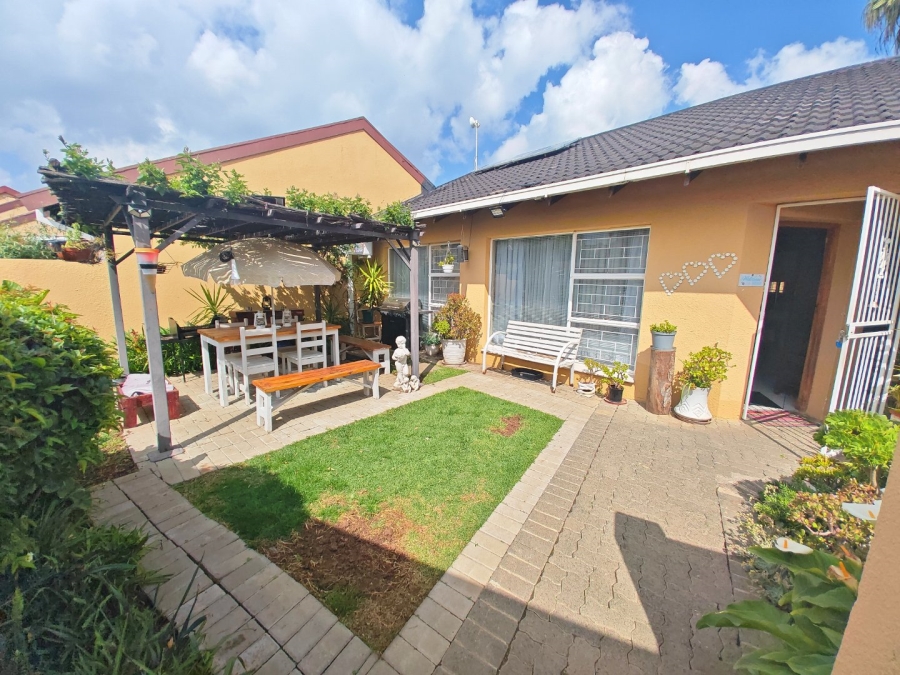 2 Bedroom Property for Sale in Pellissier Free State